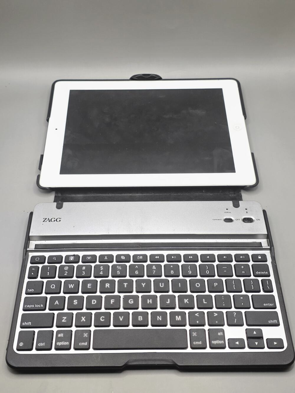 Apple iPad 2 3 4 Gen White Tablet Bundle ZAGG Wireless Bluetooth Keyboard Case